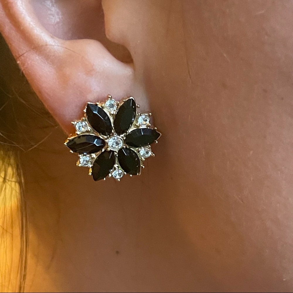 Vintage black flower pierced earrings